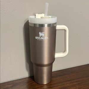 Stanley 40oz cup with Straw